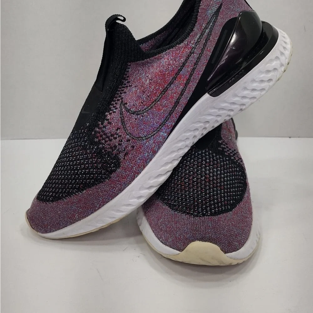 Nike Multicolor Flyknit Sneakers size 9.5 pre owned Exellent condition